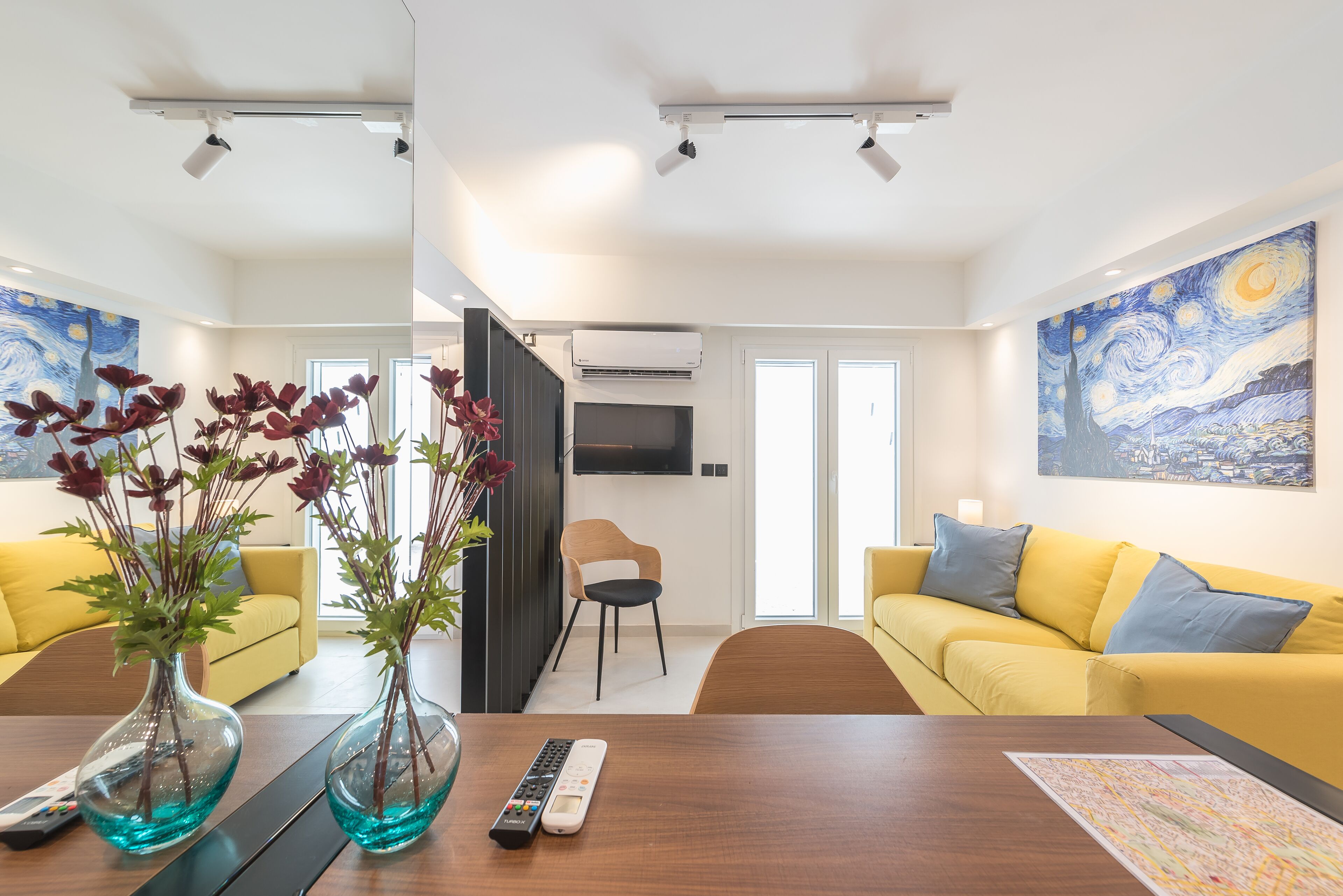 都會公寓 | 客廳 | 42 吋平面電視連數碼電視頻道、電視、 辦公室