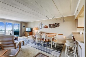 Interior - XPLORIE ACTIVITIES & LINENS INCLUDED*! OCEAN PLACE - 2BR Oceanfront Condo w/Outdoor Pool (Ocean City)