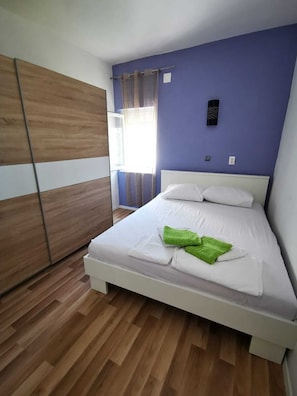 Villa, plusieurs lits | 4 chambres, fer et planche à repasser, Wi-Fi gratuit, draps fournis