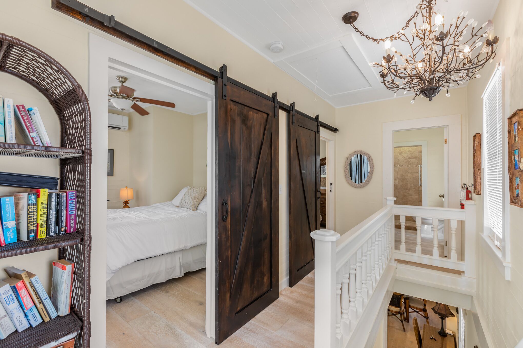 2 soverom, skrivebord, strykejern/-brett og wi-fi (inkludert)