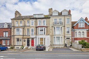 Exterior - 15 Prospect Place (Whitby)