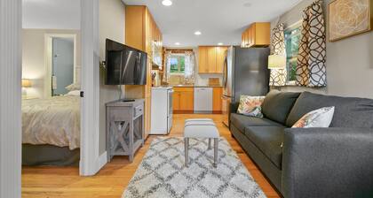 Beautiful Carriage House | Near Botanical Gardens | On site parking