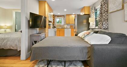 Beautiful Carriage House - Near Botanical Gardens-On site parking