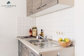 Fridge, oven, stovetop, electric kettle