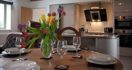 Hot Tub*,Fire, Super-king , Zip n Link beds.Views