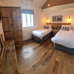 2 slaapkamers, een strijkplank/strijkijzer, gratis wifi, beddengoed