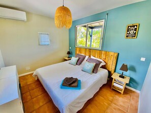 4 Schlafzimmer, Schreibtisch, Bügeleisen/Bügelbrett, Reisekinderbett