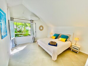 4 bedrooms, desk, iron/ironing board, travel crib