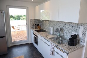 Fridge, microwave, oven, stovetop - Vacation apartment 4 km from Baden-Baden, work-friendly (Gaggenau-Selbach)