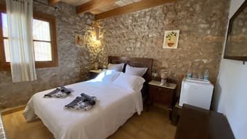 12 slaapkamers, een strijkplank/strijkijzer, reisbedje, gratis wifi