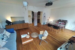 TV - Large 2P. Beautiful/sunny. 50m from metro/market/town hall. (Clichy)