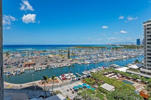 Marina - Ocean Marina View at the Ilikai Hotel by the Beach w/Free WiFi & Full Kitchen (Honolulu)