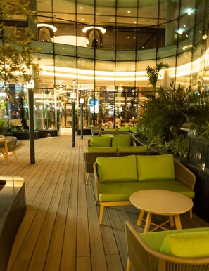 Lounge - Al Khoory Sky Garden Hotel (Dubai)