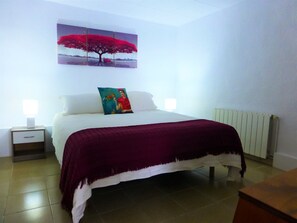 4 bedrooms, iron/ironing board, free WiFi, bed sheets - House with spectacular sea views, private pool, parking and wifi. (Lloret de Mar)