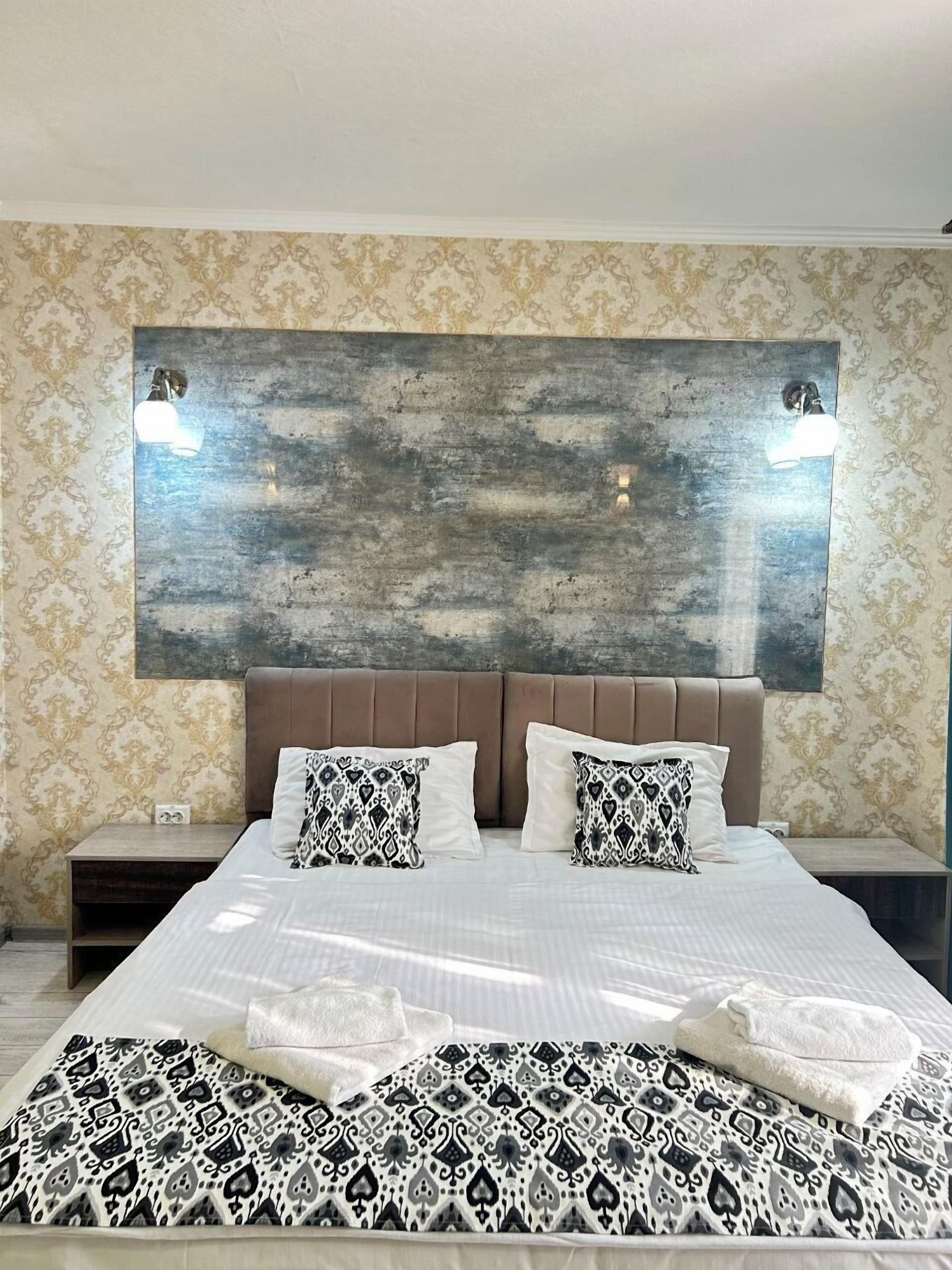 Deluxe-Zimmer | Hochwertige Bettwaren, Minibar, individuell eingerichtet, Schreibtisch