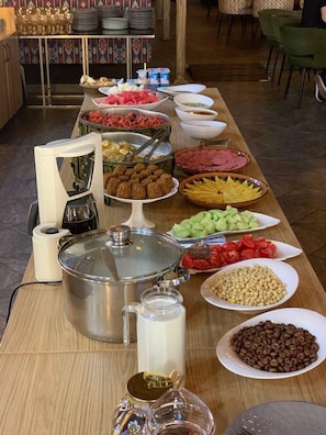 Free daily buffet breakfast