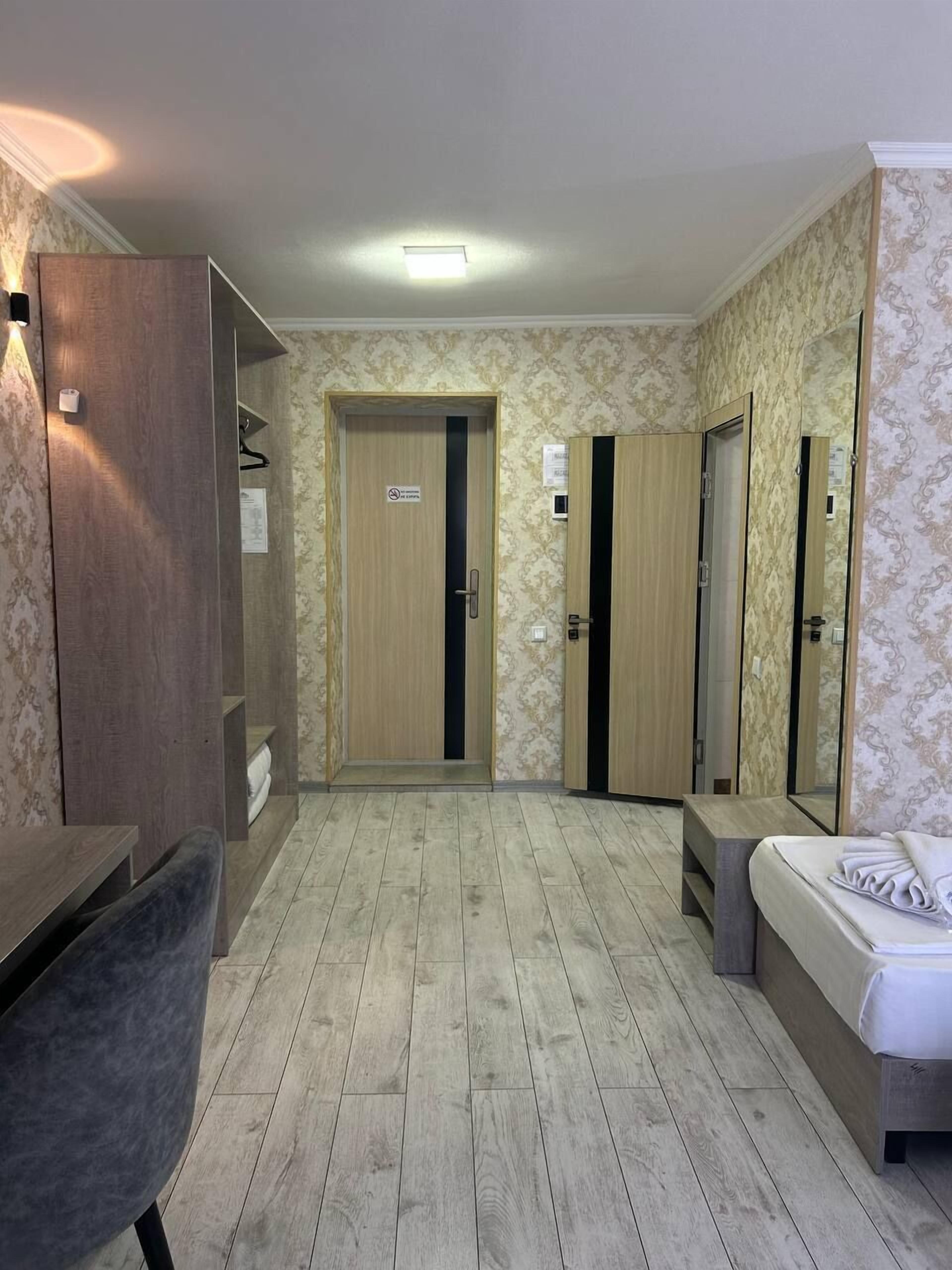 Quarto triplo superior | Roupas de cama premium, frigobar, individualmente mobiliados