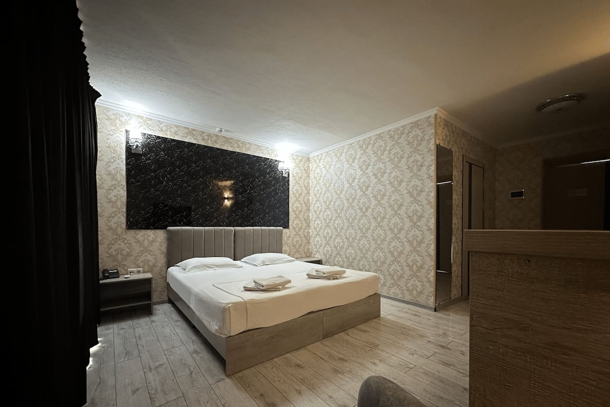 Habitación Deluxe | 1 habitación, ropa de cama de alta calidad y minibar