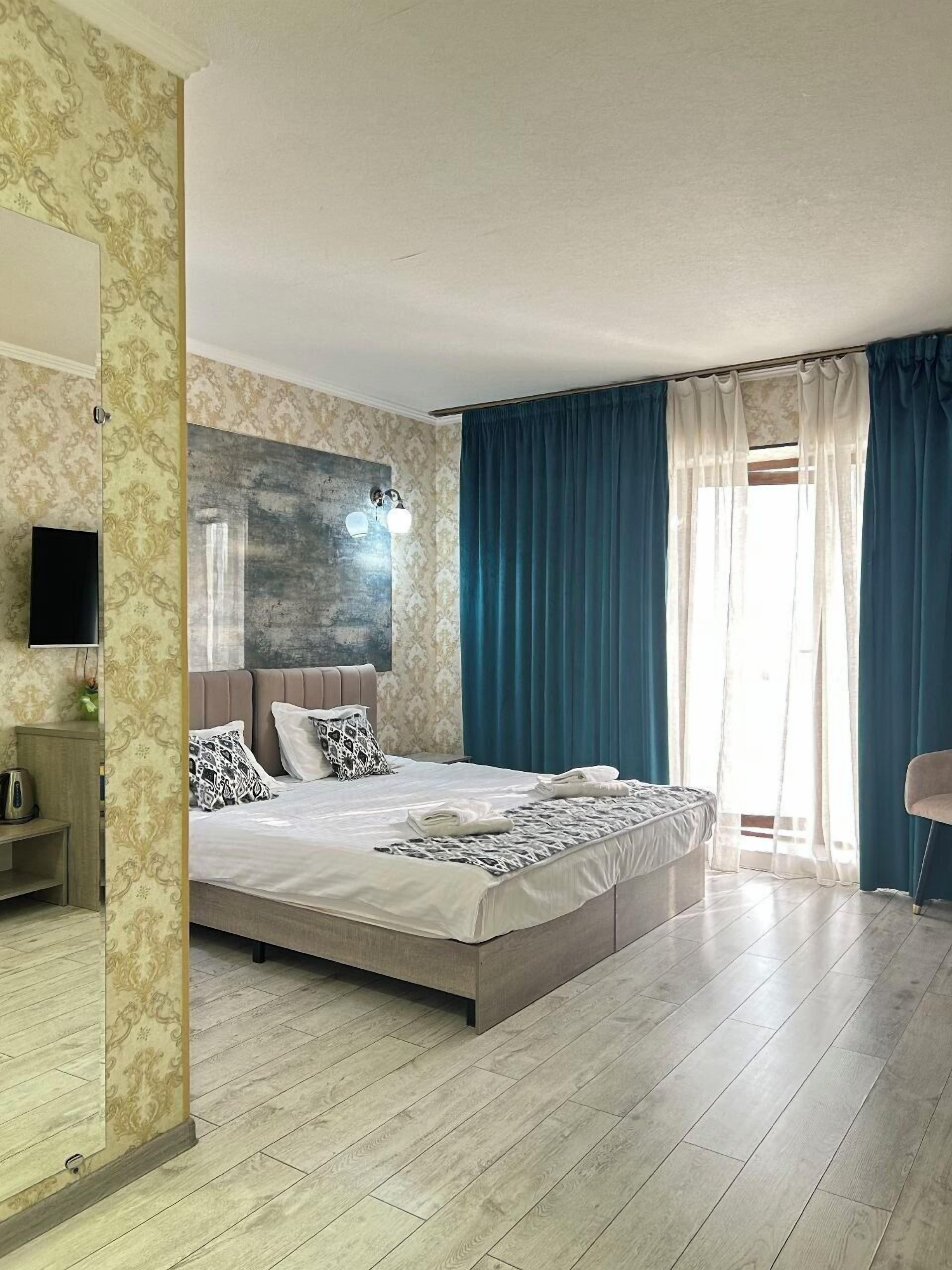 Einzelzimmer | Badezimmer | Komfortbadewanne, Regendusche, Haartrockner, Hausschuhe