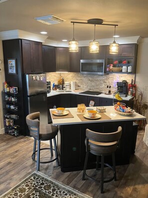 Fridge, microwave, oven, stovetop - College Park PRIVATE SAFE Villa - Mins to DT ORL/Winter Park & Eola FREE PARKING (Orlando)