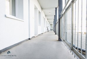 المنطقة المحيطة بالمنشأة