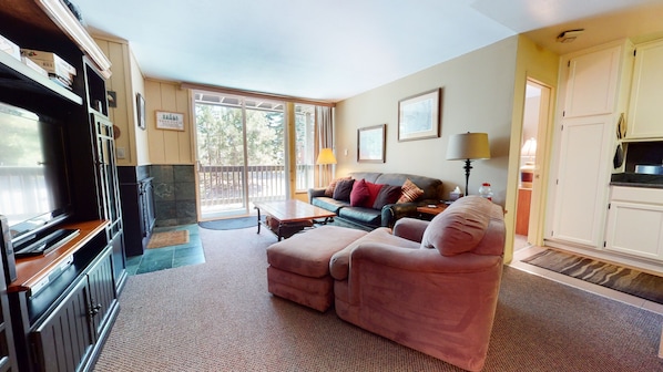 Condo, 2 Bedrooms | Living area