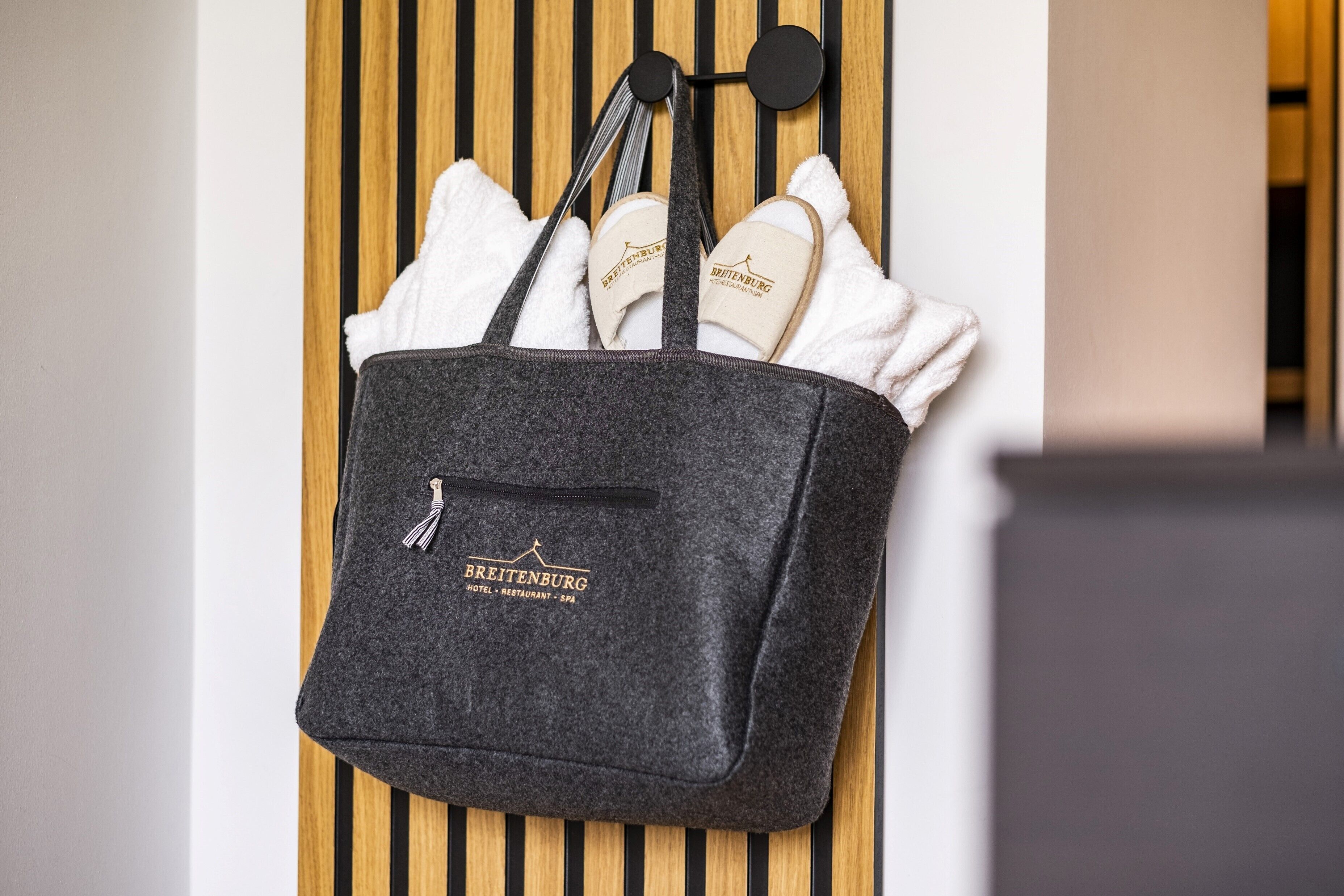 superior mit wasserblick | 1 bedroom, in-room safe, blackout curtains, soundproofing