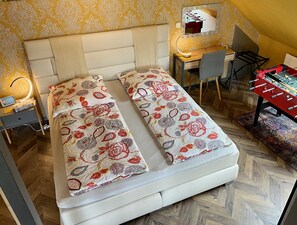 2 habitaciones, tabla de planchar con plancha y cuna de viaje 