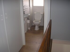 Shower, hair dryer, towels, toilet paper - Detached house with garden (Vermenton)