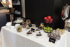 Buffet déjeuner servi tous les jours en supplément