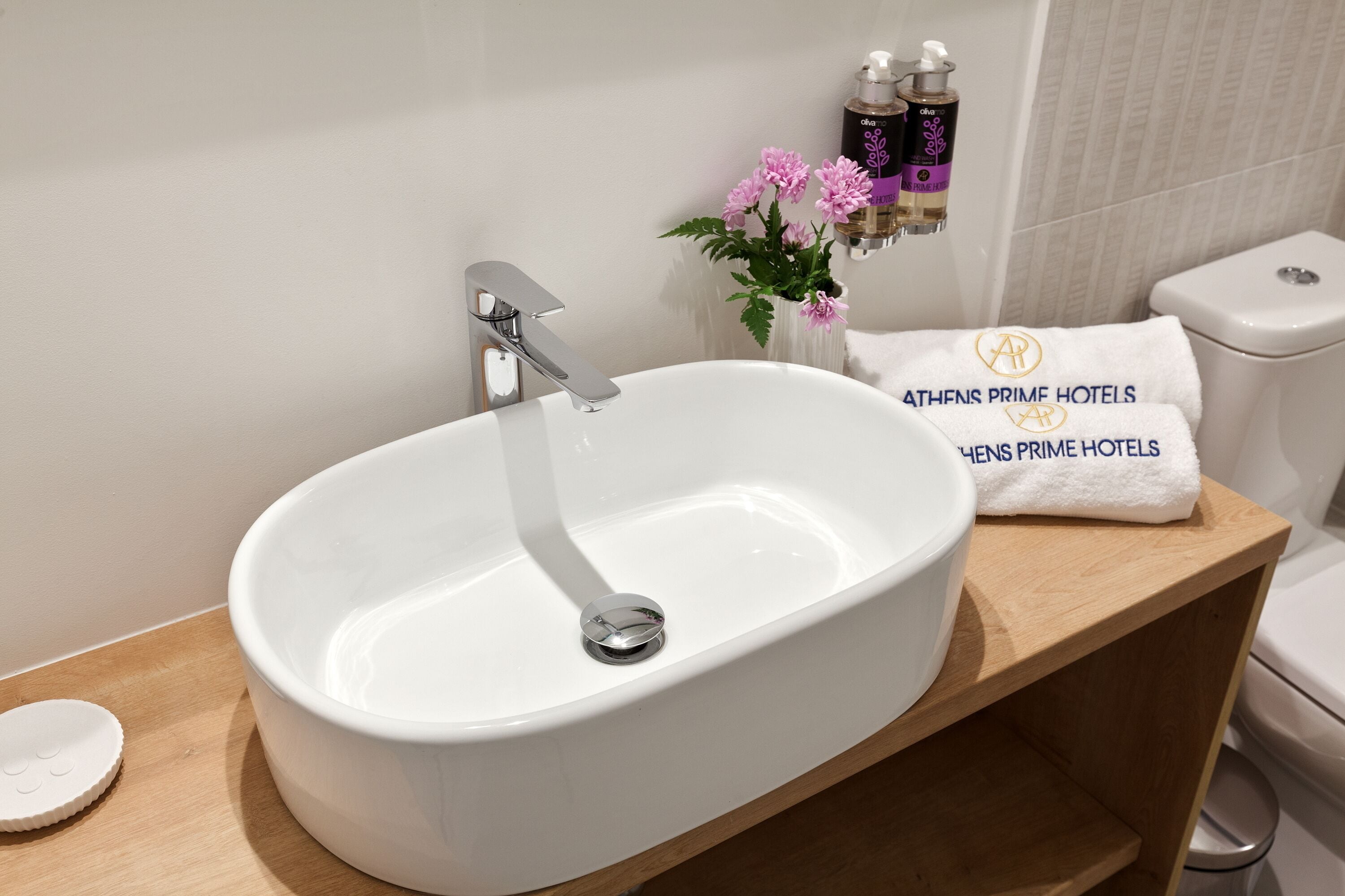 shower, rainfall showerhead, free toiletries, hair dryer