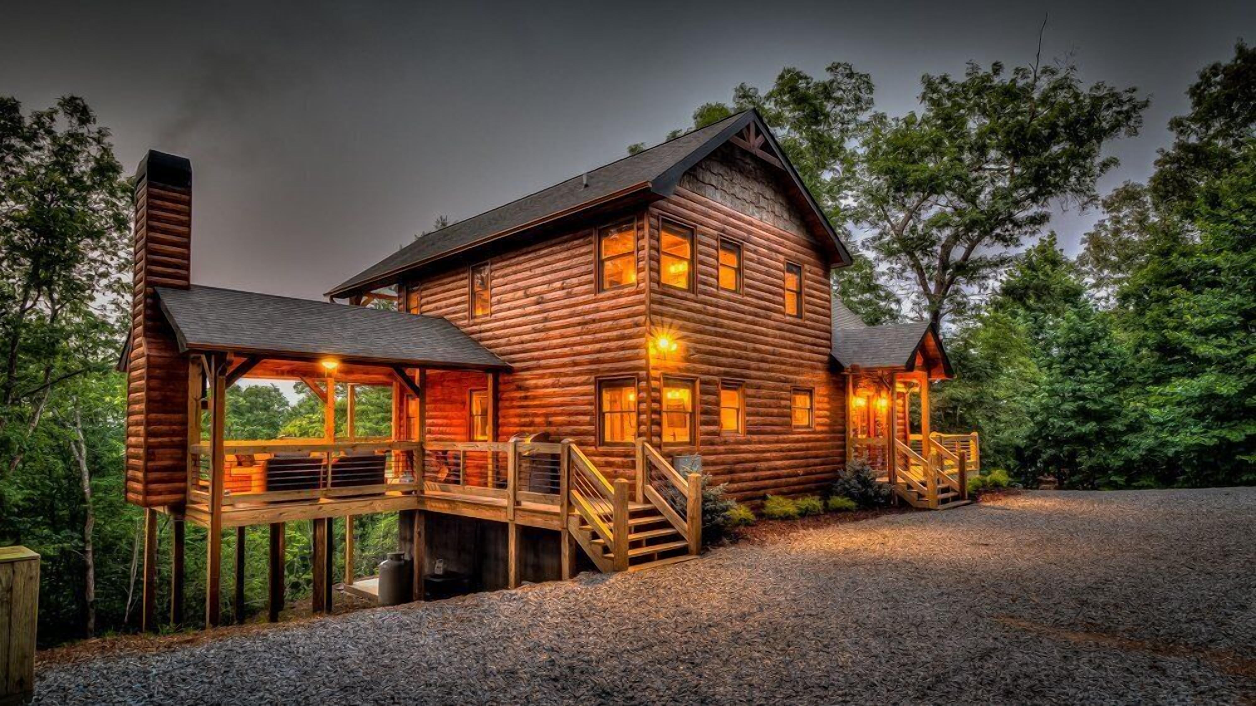 Sasquatch Chalet - Mountain View | Hot Tub | Pool Table | Ping Pong