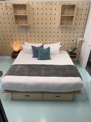 1 bedroom, desk, iron/ironing board, WiFi