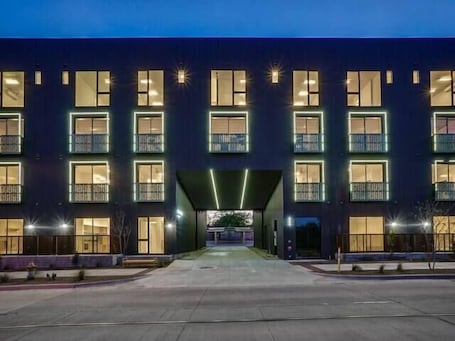 Bardo Lofts Courtyard Suite #104
