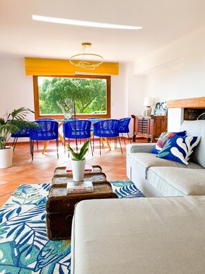 Smart TV - Villa 300m2 with sea view. Sleeps 16. Near St Tropez, Ramatuelle and beaches (La Croix-Valmer)