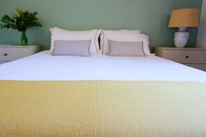 7 bedrooms, free WiFi, bed sheets - Villa 300m2 with sea view. Sleeps 16. Near St Tropez, Ramatuelle and beaches (La Croix-Valmer)