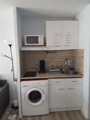 Interior - Studio .800 m from the beach (Le Grau-du-Roi)