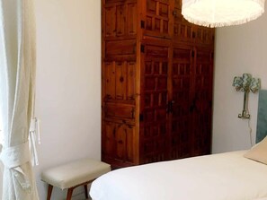 2 chambres, fer et planche à repasser, accès Internet, draps fournis
