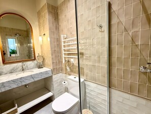 Shower, hair dryer, towels - Eva Recommends Alameda Sevilla (Sevilla)