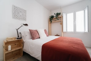 3 bedrooms, iron/ironing board, Internet, bed sheets