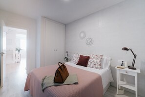 2 chambres, fer et planche à repasser, accès Internet, draps fournis