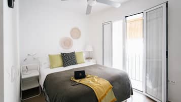 3 slaapkamers, een strijkplank/strijkijzer, internet, beddengoed