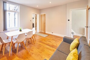 Ferienhaus | Essbereich im Zimmer