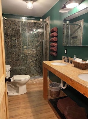 Ducha y bañera combinadas y toallas