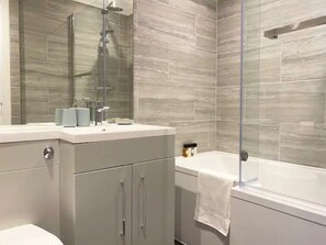Bathroom - K Suites - Sylvia Apartments (Rochester)