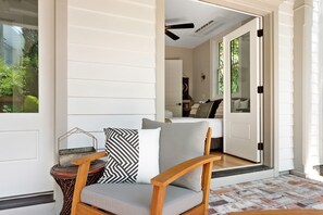 4 habitaciones, tabla de planchar con plancha y acceso a internet 