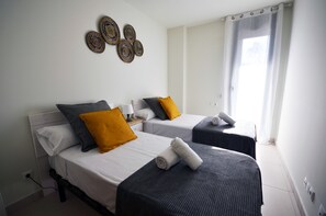 3 soverom, skrivebord, strykejern/-brett og wi-fi (inkludert)