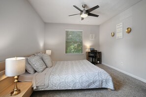 1 habitación, escritorio, tabla de planchar con plancha y wifi 