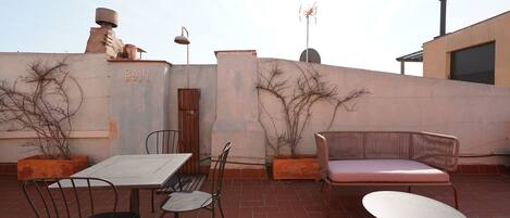 شرفة على السطح