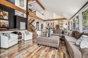 TV, fireplace, stereo